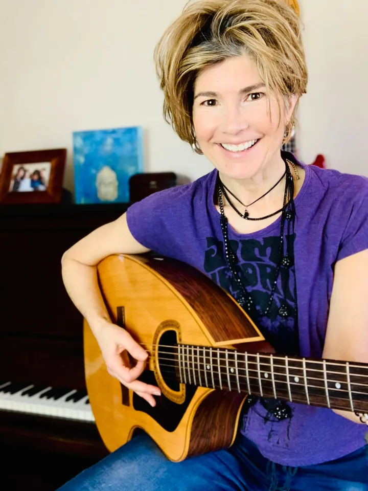 Catherine Harrison playing guitar